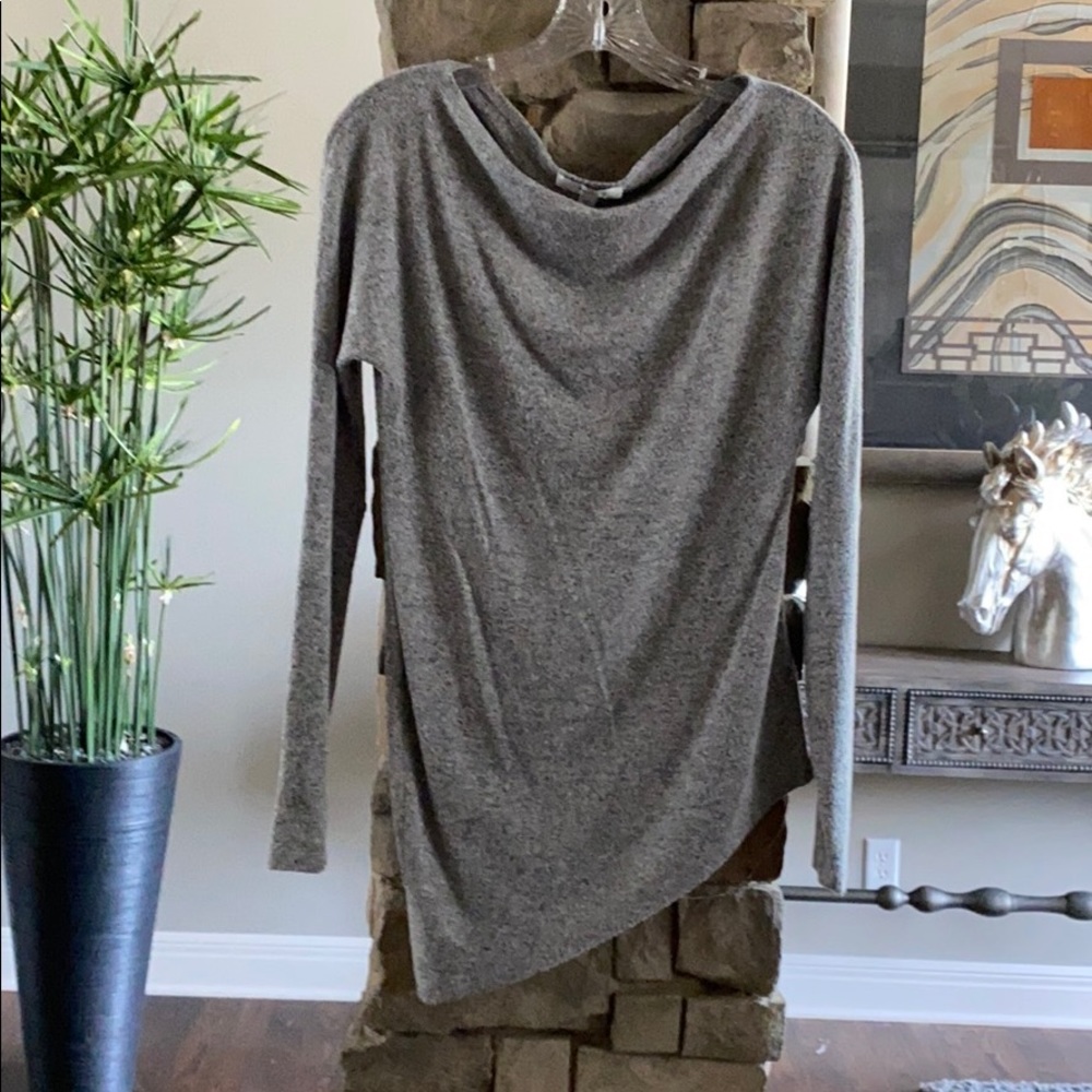 Stella & Dot Super Soft Asymmetrical Top Size XS